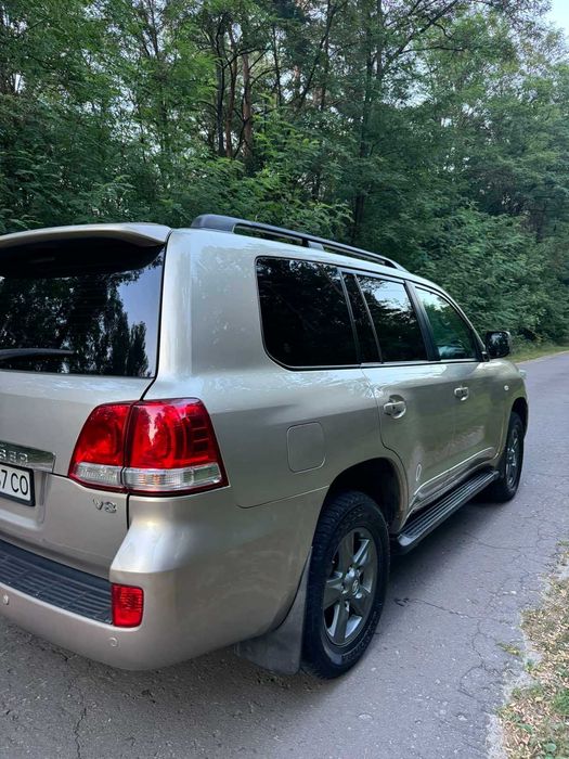 Toyota Land Cruiser 200