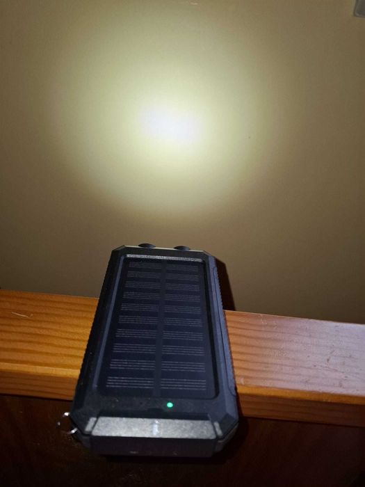 Power bank 7000 mAh com painel solar