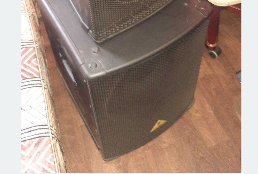 Субвуфер Behringer B1500D PRO  Високоефективний активний субвуфер.-2 шт