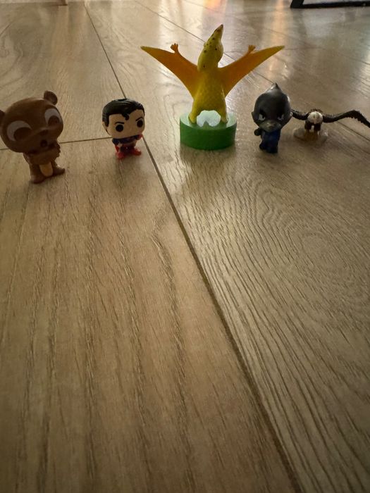 Super figurki kolekcjonerskie i pieczątka