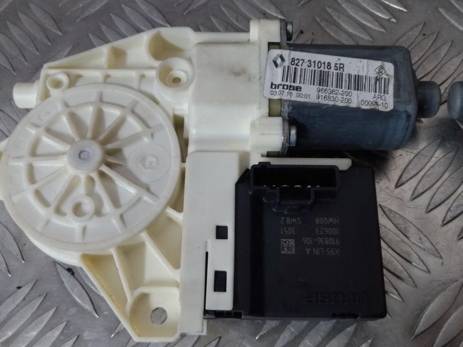 Motor vidro traseiro Renault Megane III (BZ) Hatchback 11-2008 AT 2012