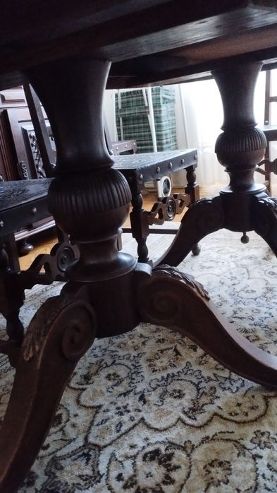 Mesa de sala e cadeiras