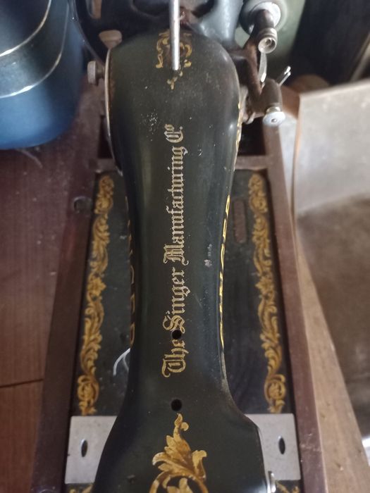 Máquina de costura portatil antiga Singer