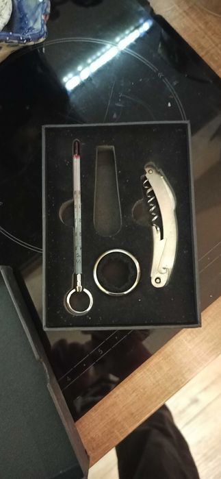 Niekompletny zestaw do wina