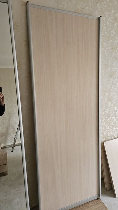 Двері для шафи-купе з направляючими і коліщатами. Розмір 2120 х 790 мм