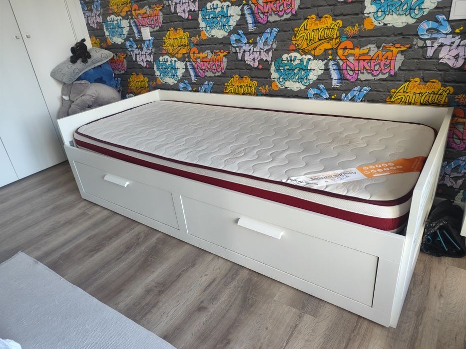Cama com duas gavetas e extensível para colchão casal