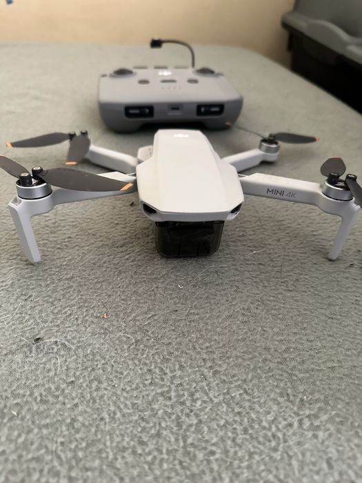Dron DJI mini 4 k super stan