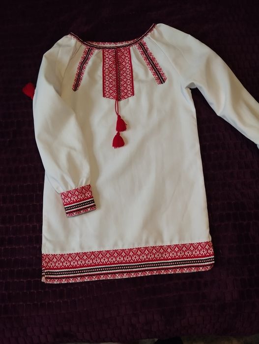 Продам вишиванку на дівчинку