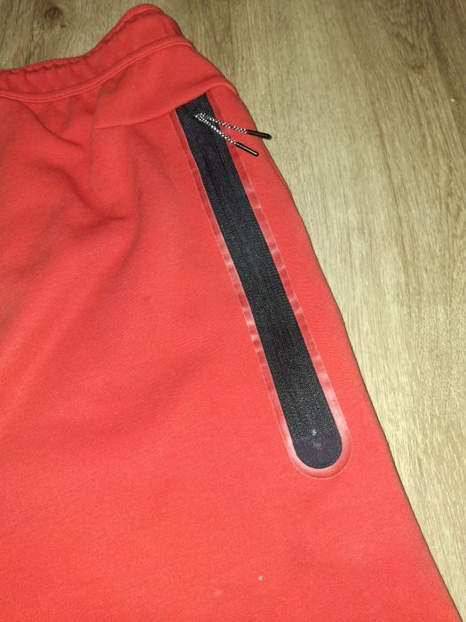 Spodenki Nike Tech Fleece czerwone