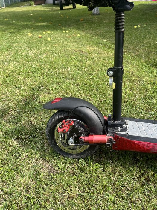 Електро самокат куго м4 про 2024 року.