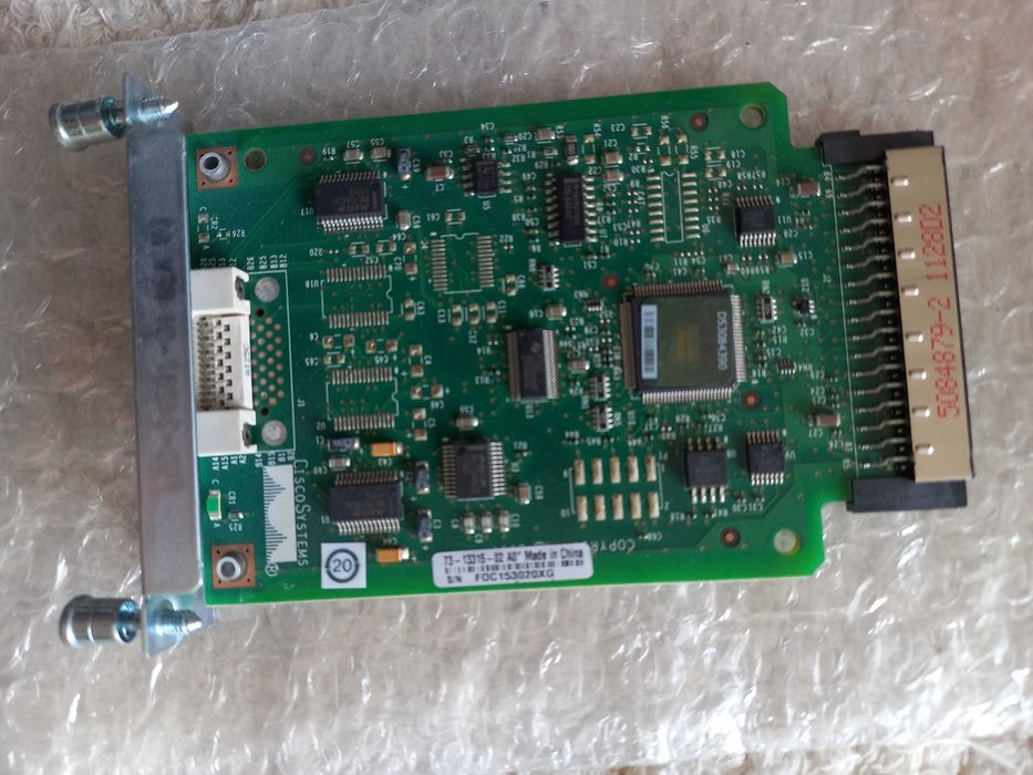 Cisco HWIC-1T - 1 porta Serial interface WAN.