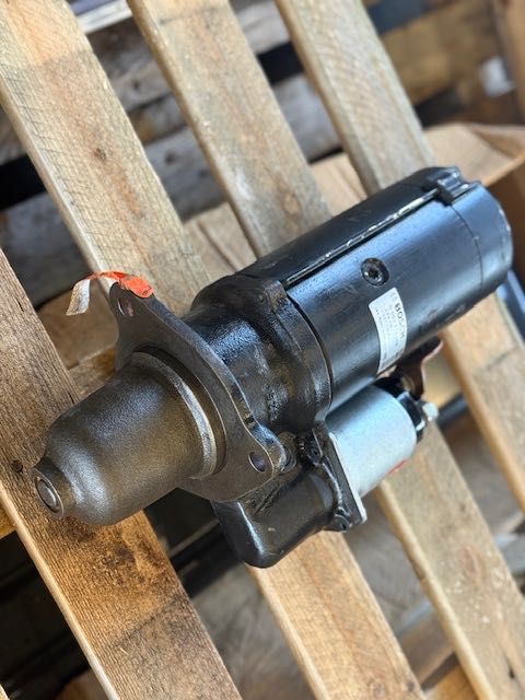 BOSCH  Rozrusznik 24 volt do kruszarki scania