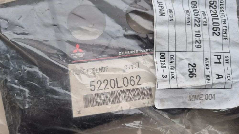 Mitsubishi ECLIPSE CROSS WSPORNIK FARTUCHA ŁĄCZNIK UCHWYT