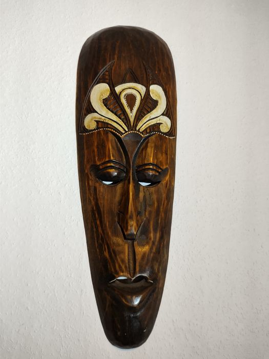 Maska z Indonezji. Ręcznie robiona.