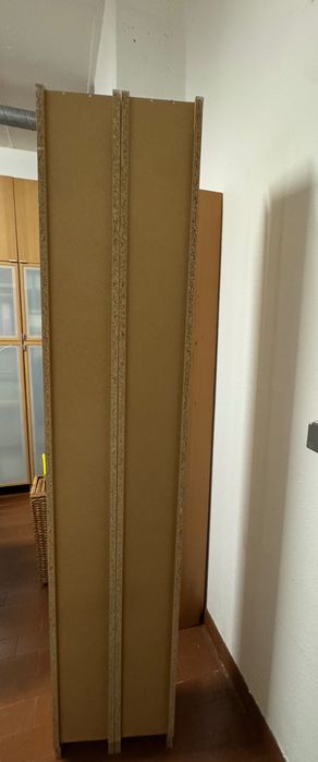 Móvel/estante vitrine para CDs/DVDs com portas de vidro