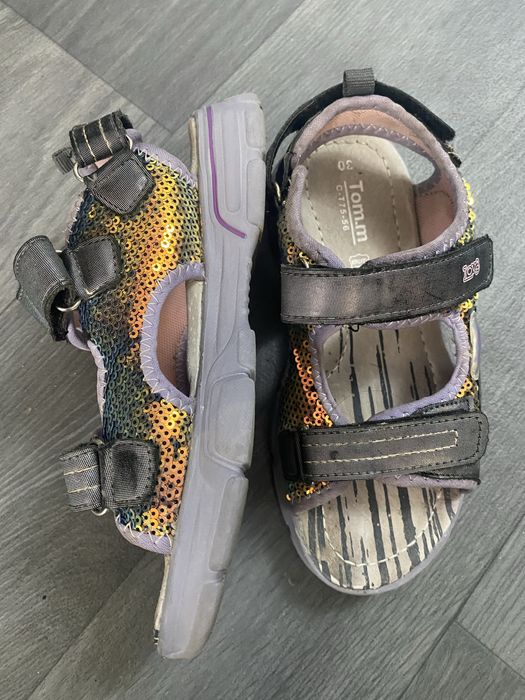 Босоніжки для дівчинки