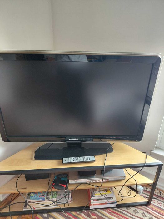 TV Philips 42" Full HD com Ambilight