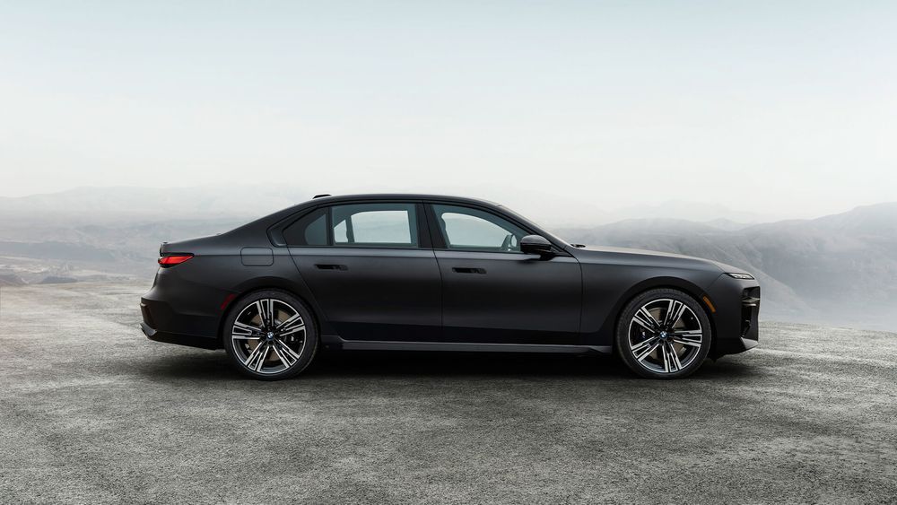 BMW Seria 7 Sedan czarny prawy bok