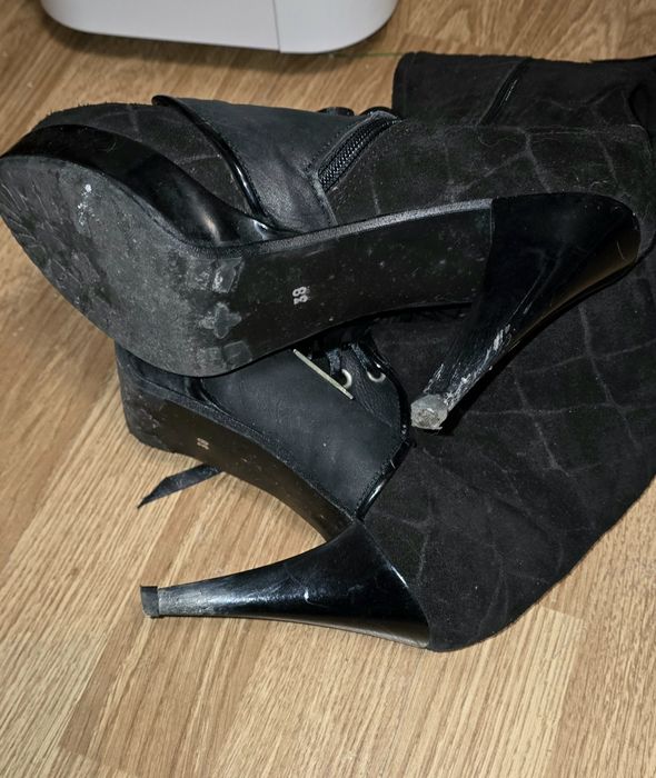 Botas de marca em pele