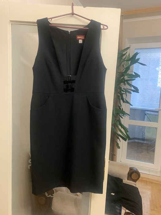 Сарафан чорного коліру .