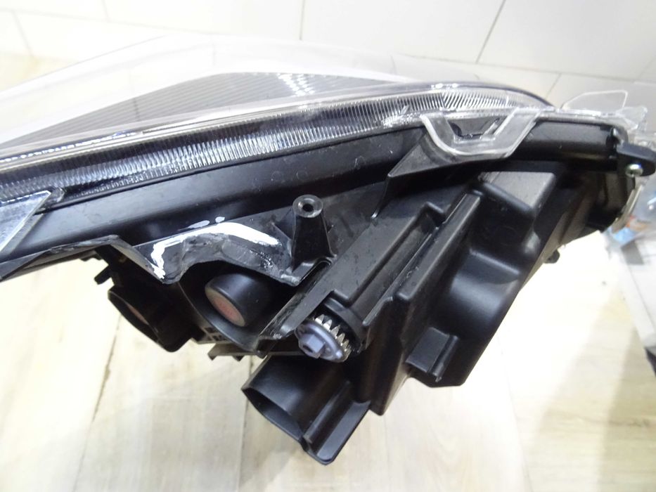 TOYOTA COROLLA E21 LIFT Lampa prawa przód przednia FULL LED 8111012N70 LLU