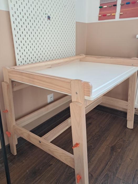 Biurko dla dziecka, regulowane