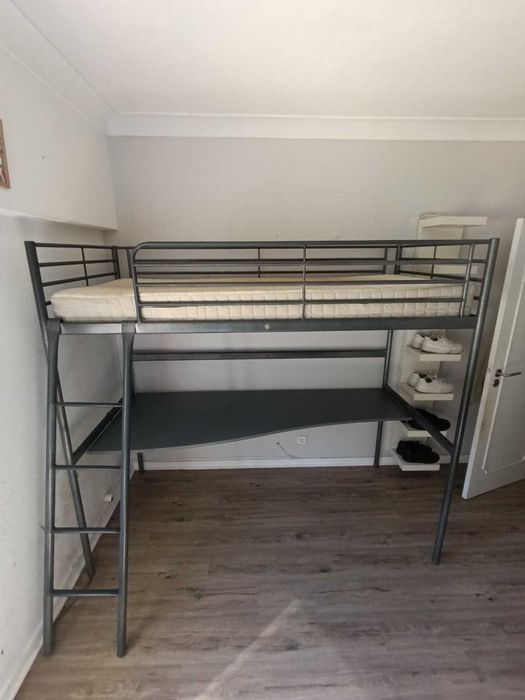 Beliche SVARTA Ikea com secretária