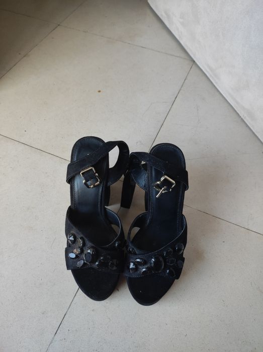 Sapatos salto alto pretos