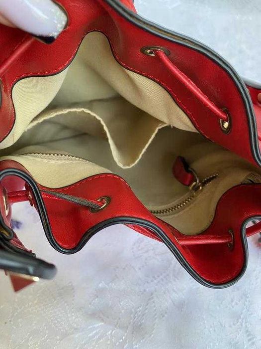 Valentino Garavani сумка с ремнем шипами сумочка-мешок