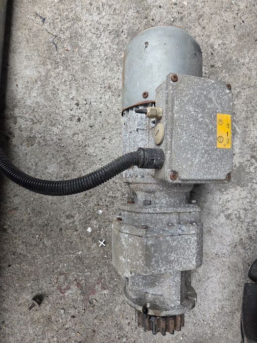 Silnik motoreduktor reduktor napęd hamulec