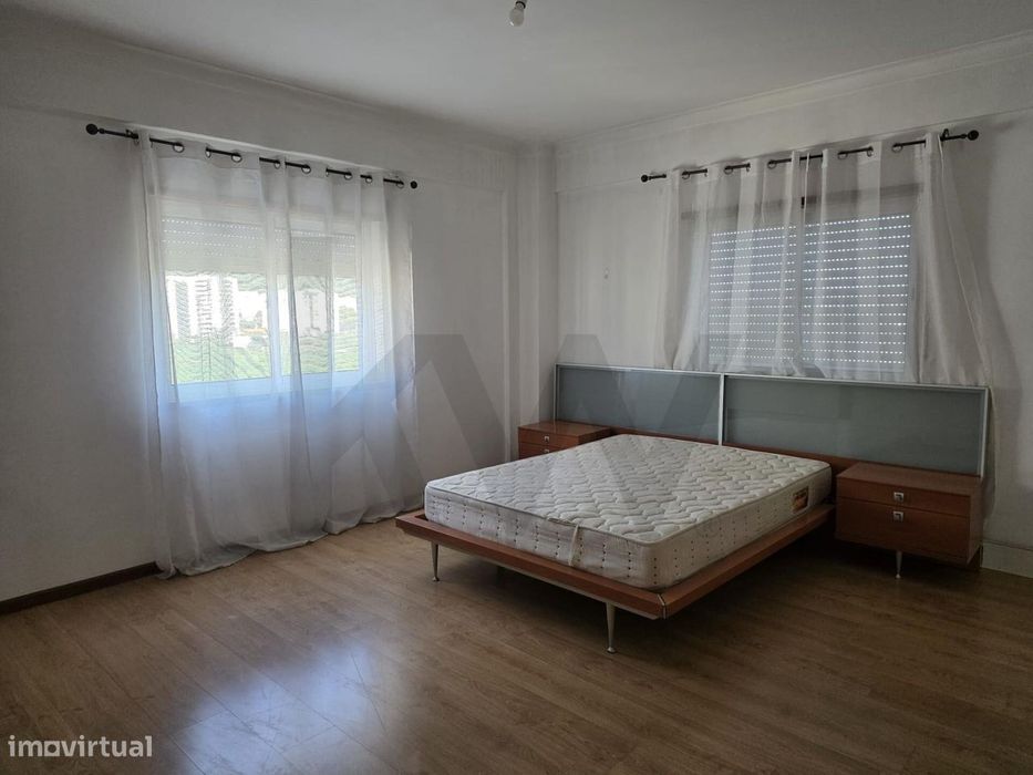 Apartamento T2 para arrendamento Praça do Brasil - Setúbal