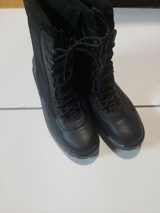 Продам берці  нові