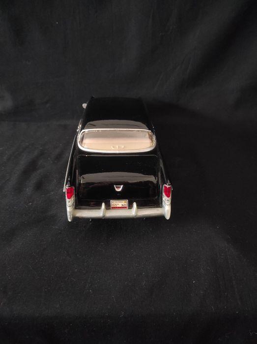 Miniatura escala 1:18 Chrysler 300 B