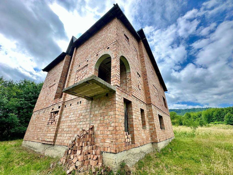 Продаж добротного будинку з примиканням до річки у м.Борислав