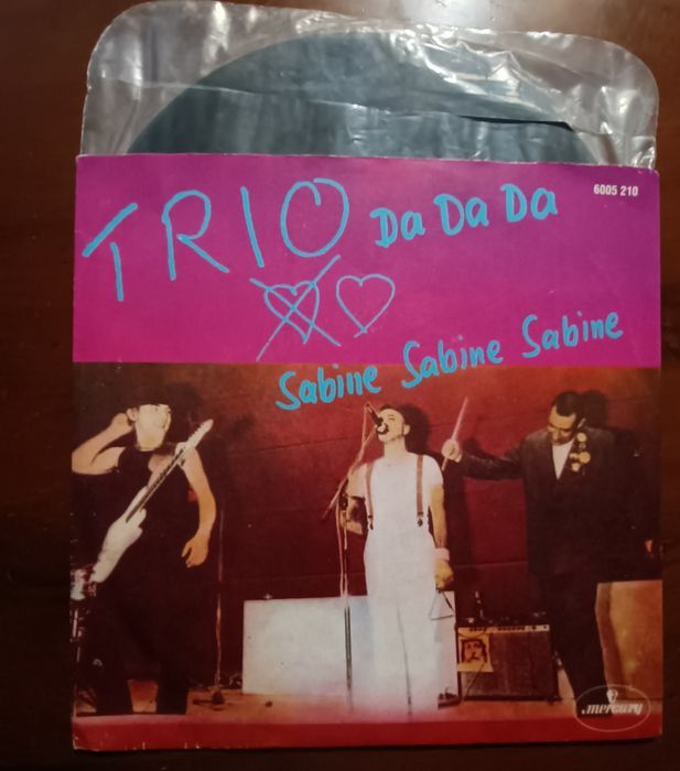 Varios albuns e singles