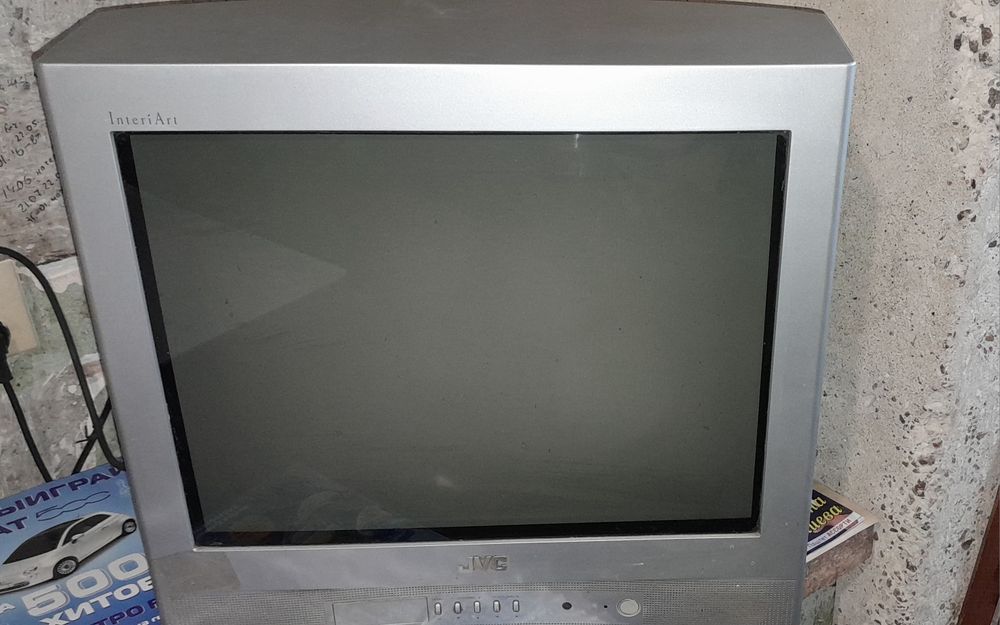 Телевизор  JVC  б/у в отличном состоянии