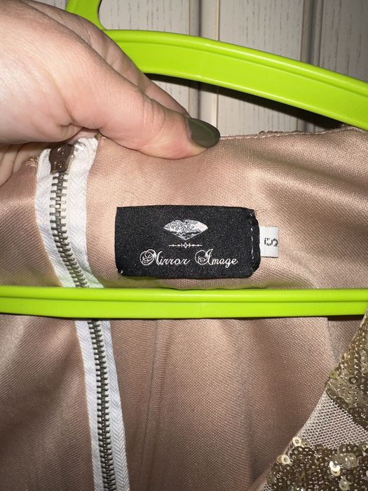 Платье размер S золотое