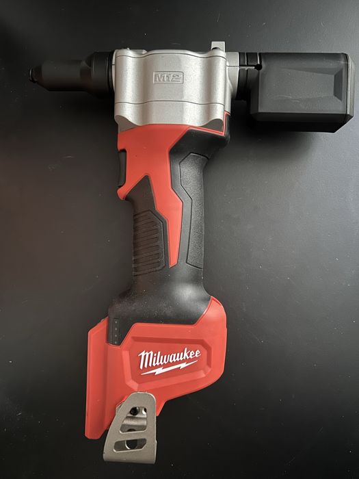 Akumulatorowa Nitownica Milwaukee M12 BPRT