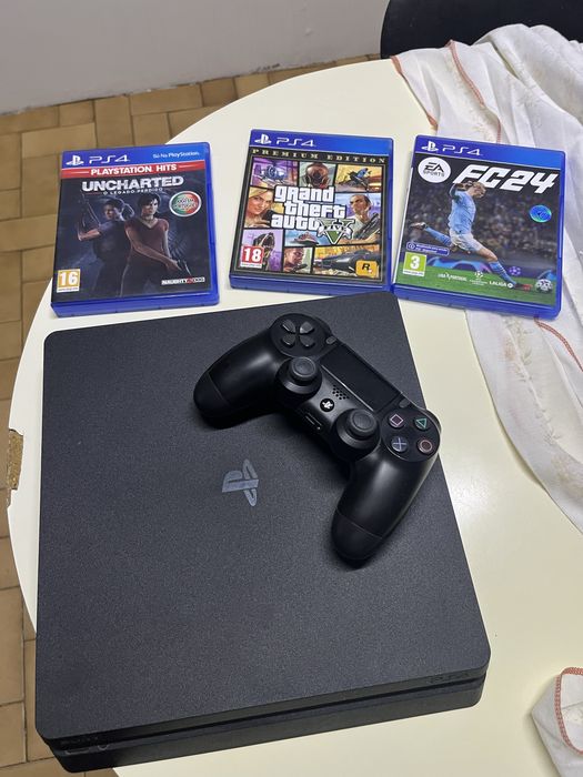 Playstation 4 com comando + 3 jogos
