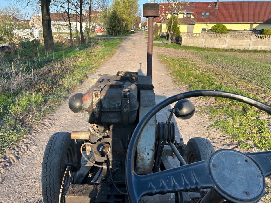 Traktor Sam Esiok Andoria S231