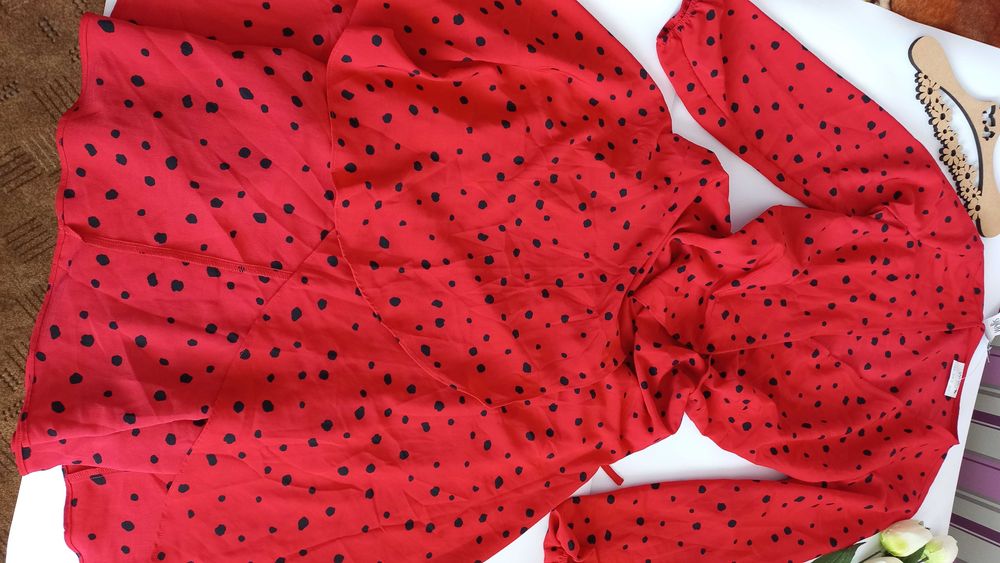 Червона сукня в горошок 46 розмір