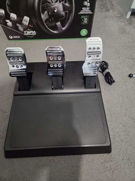 Sprzedam Kierownicę Thrustmaster TX Leather Edition