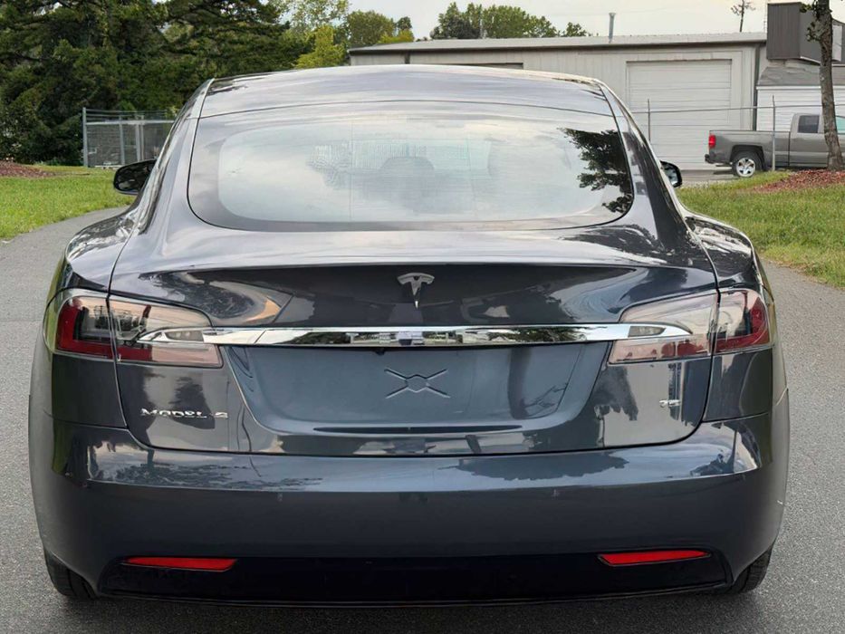 Tesla Model S      2017