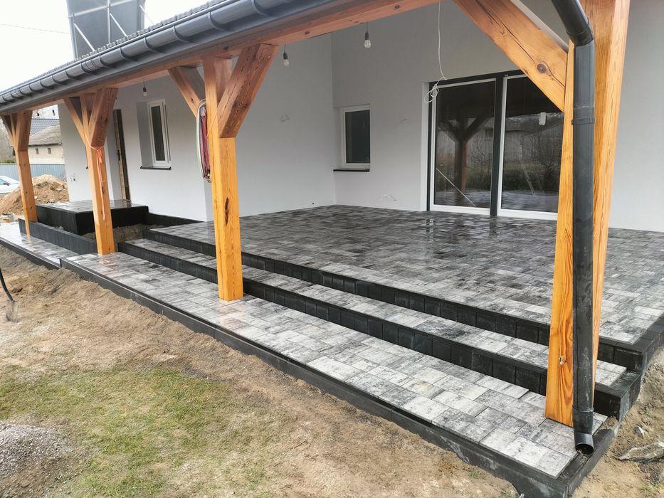 Brukarstwo układanie kostki brukowej.