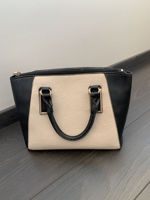 Сумка з ручками та ремінцем через плече