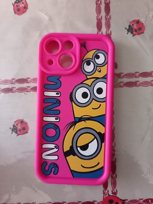 Capa  iPhone 13 mini Minions cor rosa + Portes grátis