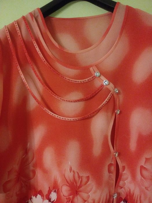 Elegancka luźna tunika do legginsów, spodni.