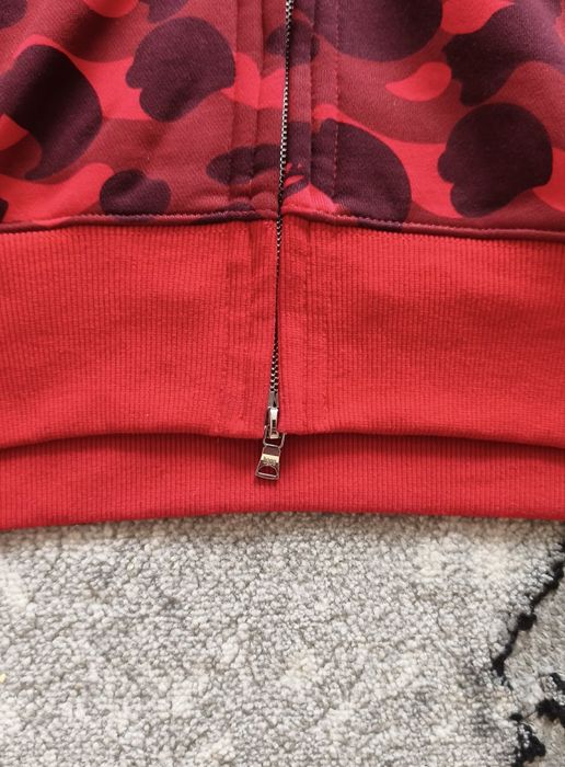 Czerwona bluza bape