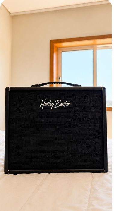 Guitarra elétrica, com coluna e acessórios