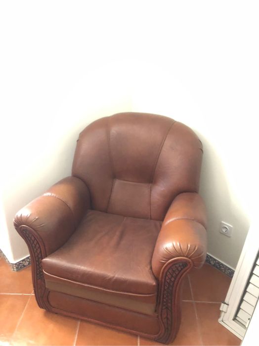 Sofás em Napa (bem conservados e cuidados) 1 sofá cama e 2 poltronas